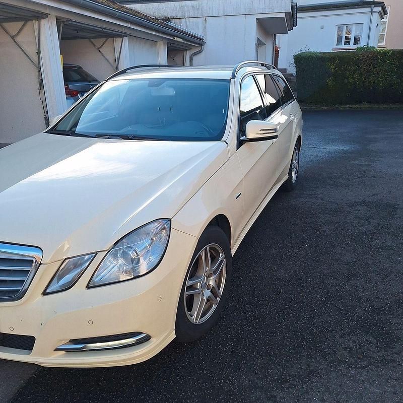 Gebraucht Mercedes E200 Elegance 136 PS (100 kW) 2011 Beige Kombi