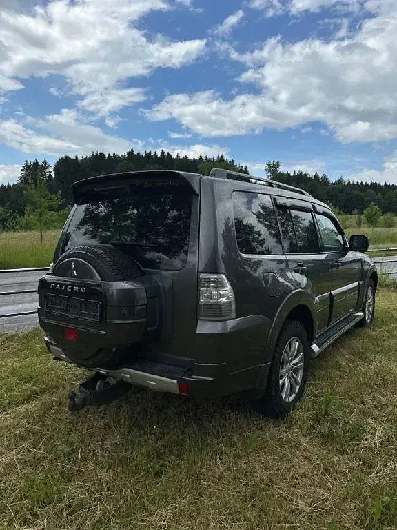 Gebraucht Mitsubishi Pajero Instyle 200 PS (147 kW) 2012 Grau SUV