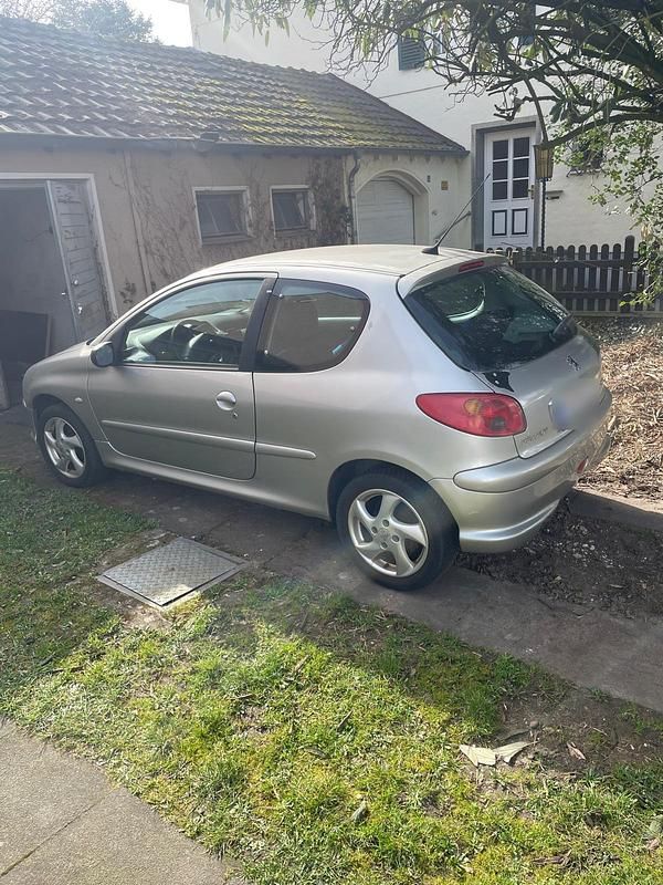 Gebraucht Peugeot 206 72 PS (52 kW) 2005 Silber Kleinwagen