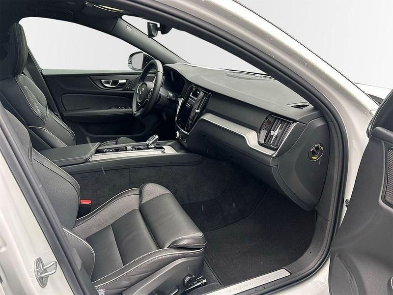 Gebraucht Volvo V60 Plus 197 PS (144 kW) 2025 Weiss Kombi