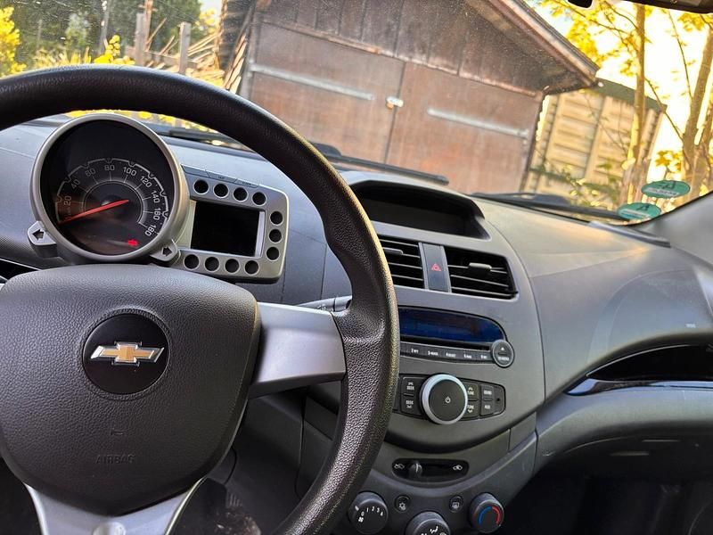 Second-hand Chevrolet Spark 68 CP (50 kW) 2011 Hatchback