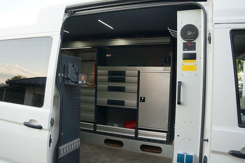 Second-hand VW Crafter 140 CP (102 kW) 2019 Alb Van