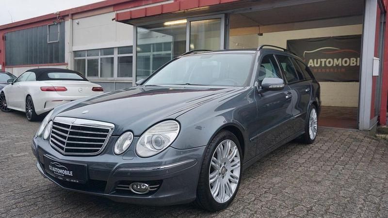 Grau Gebraucht 2009 Mercedes E320 Kombi | 11.490 € - Bild 1/4