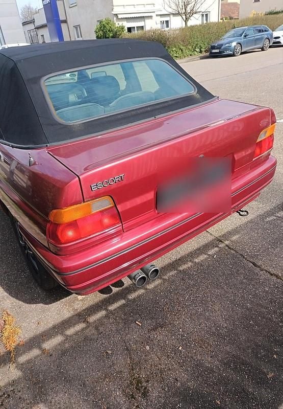 Gebraucht Ford Escort Cabriolet 105 PS (77 kW) 1992 Rot Cabrio