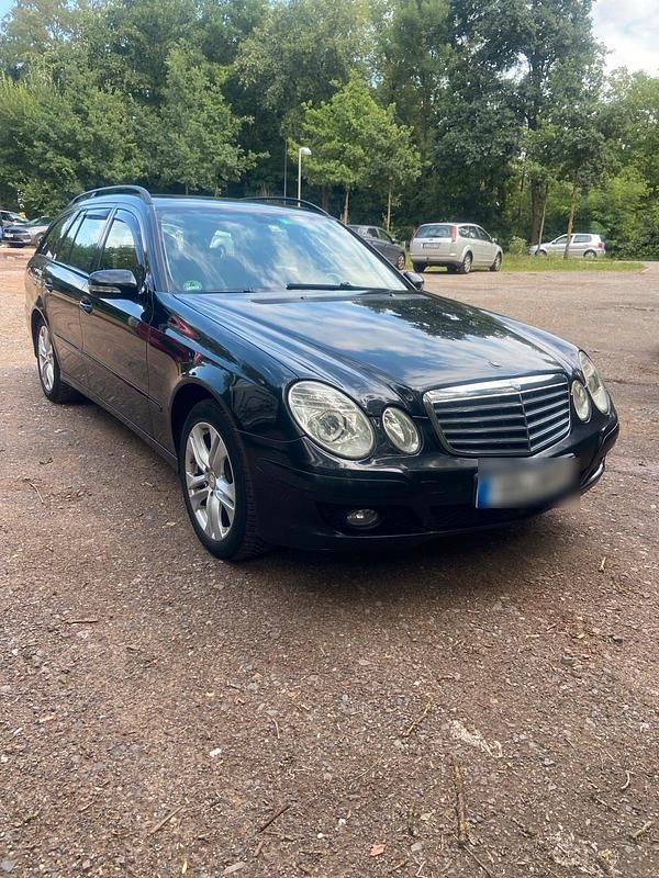 Schwarz Gebraucht 2007 Mercedes E200 Kombi | 4.300 € - Bild 1/4