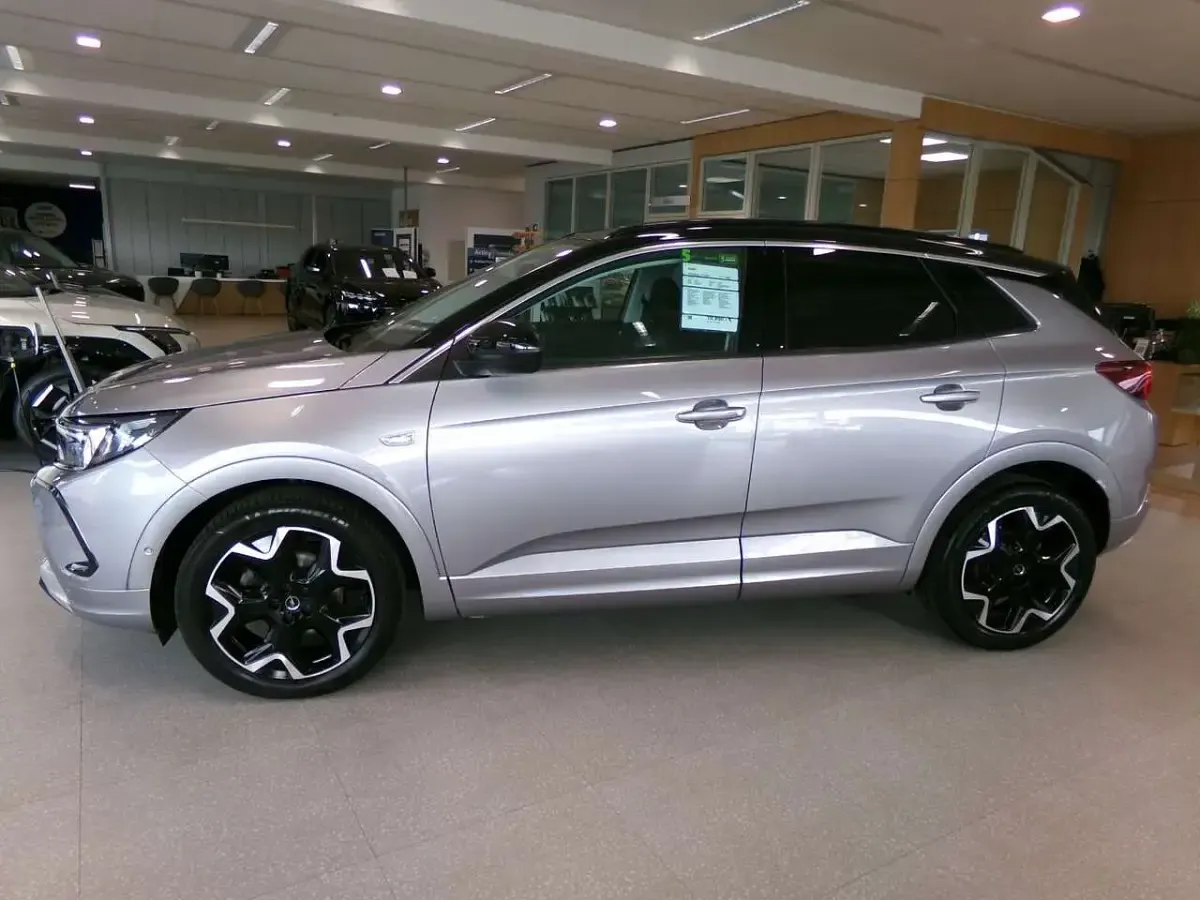 Gebraucht Opel Grandland X Elegance 131 PS (96 kW) 2023 Artense grau/dach und spiegel schwa SUV