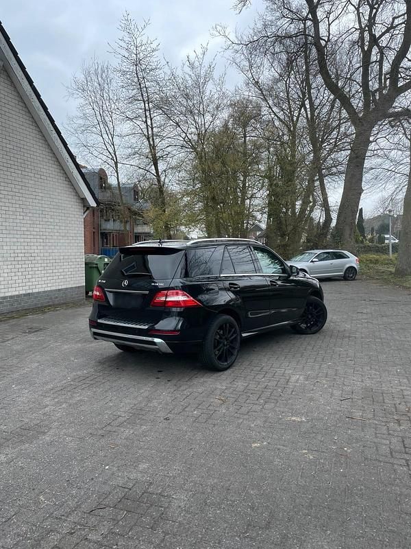 Gebraucht Mercedes ML350 265 PS (194 kW) 2013 Schwarz SUV