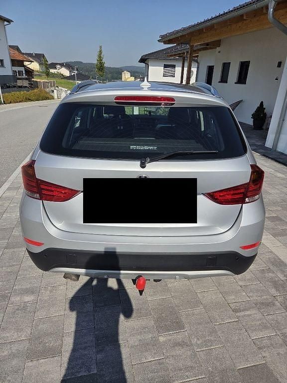 Grau Gebraucht 2012 BMW X1 xLine SUV | 9.900 € (Fairer Preis) - Bild 1/4