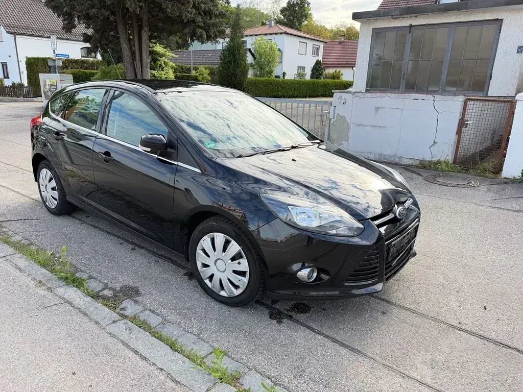 Używany Ford Focus Titanium 116 KM (85 kW) 2014 Czarny Sedan/Limuzyna