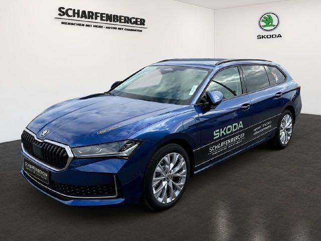 Atlantikblau metallic Gebraucht 2024 Skoda Superb Selection Kombi | 42.900 € (Fairer Preis) - Bild 1/4