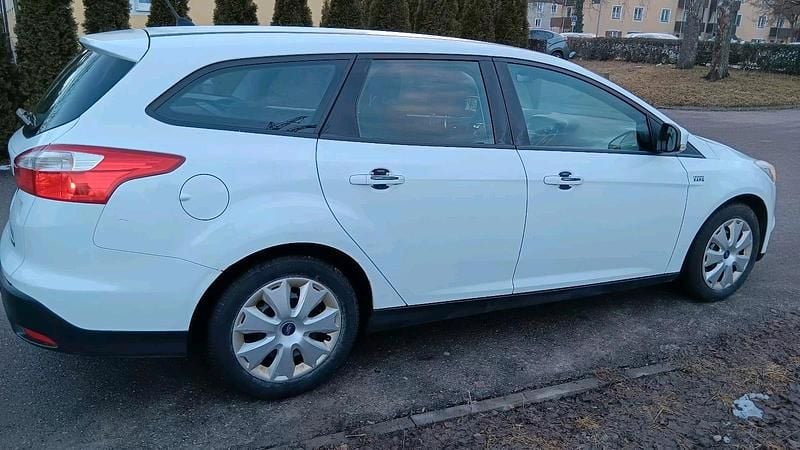 Gebraucht Ford Focus 2013 Weiß Kombi