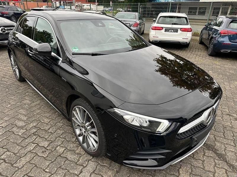 Gebraucht Mercedes A250 AMG line 218 PS (160 kW) 2021 Schwarz Limousine