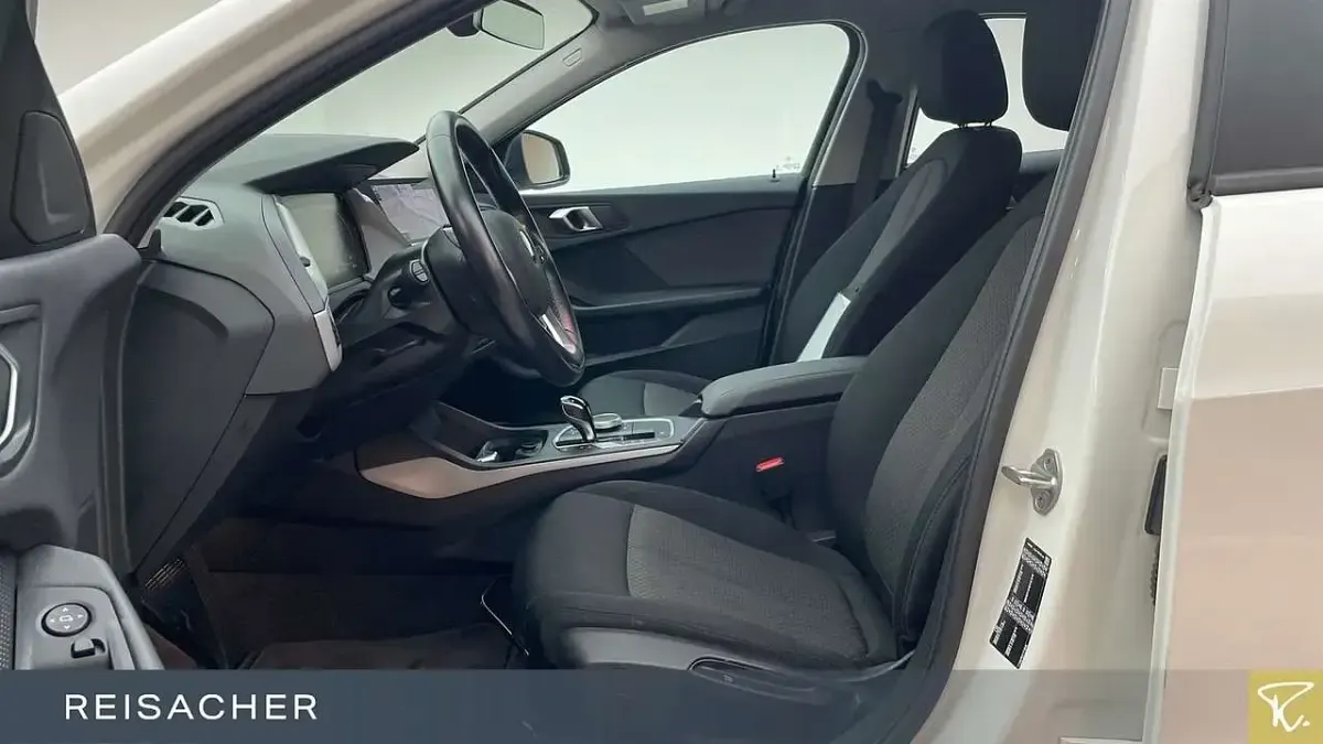 Gebraucht BMW 120 Advantage 192 PS (141 kW) 2023 Alpinweiß uni Kleinwagen