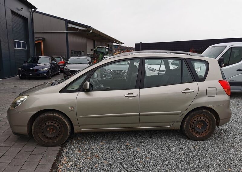 Gebraucht Toyota Corolla Verso Sol 110 PS (80 kW) 2004 Silber Van / Kleinbus