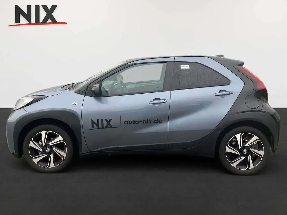 Gebraucht Toyota Aygo X 72 PS (52 kW) 2025 Celestite grey / black mica SUV