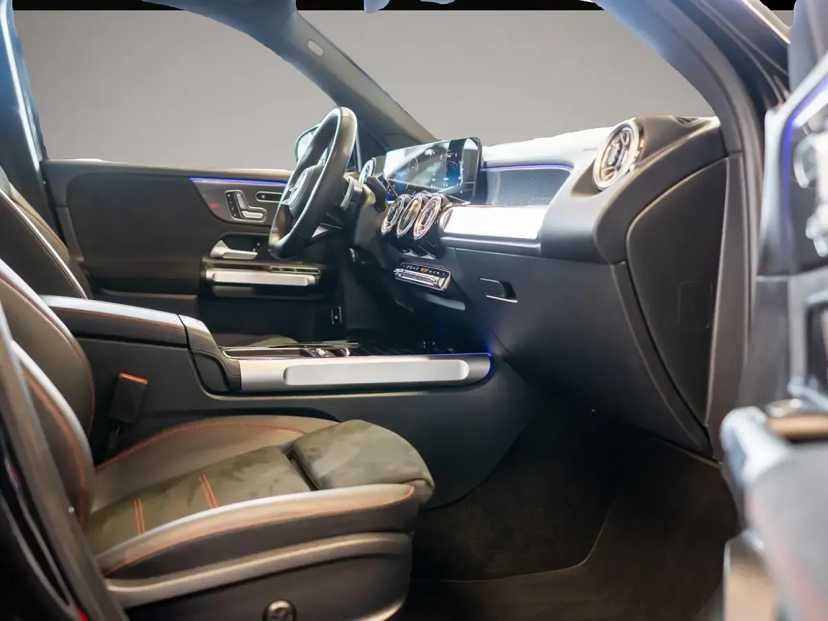 Gebraucht Mercedes GLB250 224 PS (164 kW) 2024 Manufacturer SUV