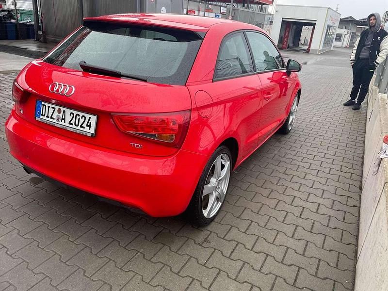 Gebraucht Audi A1 Attraction 90 PS (66 kW) 2012 Rot Kleinwagen