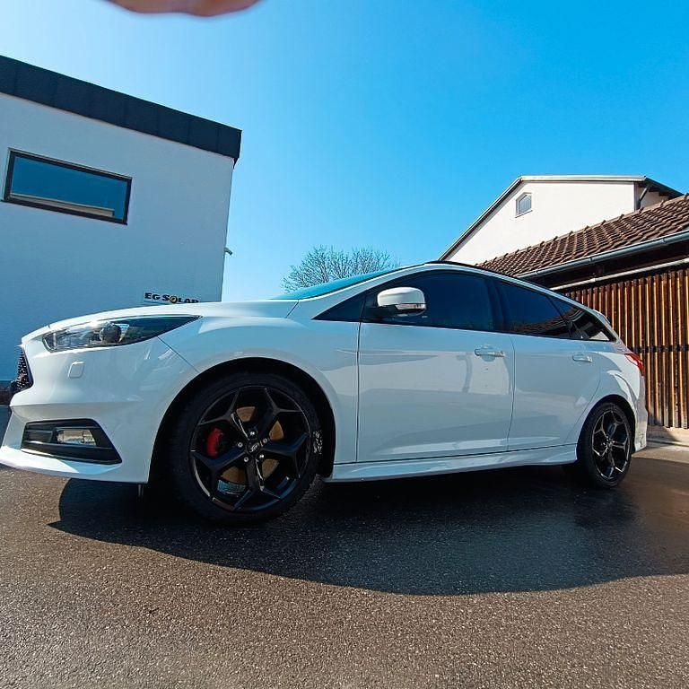 Gebraucht Ford Focus Sport 250 PS (183 kW) 2018 Weiß Kombi