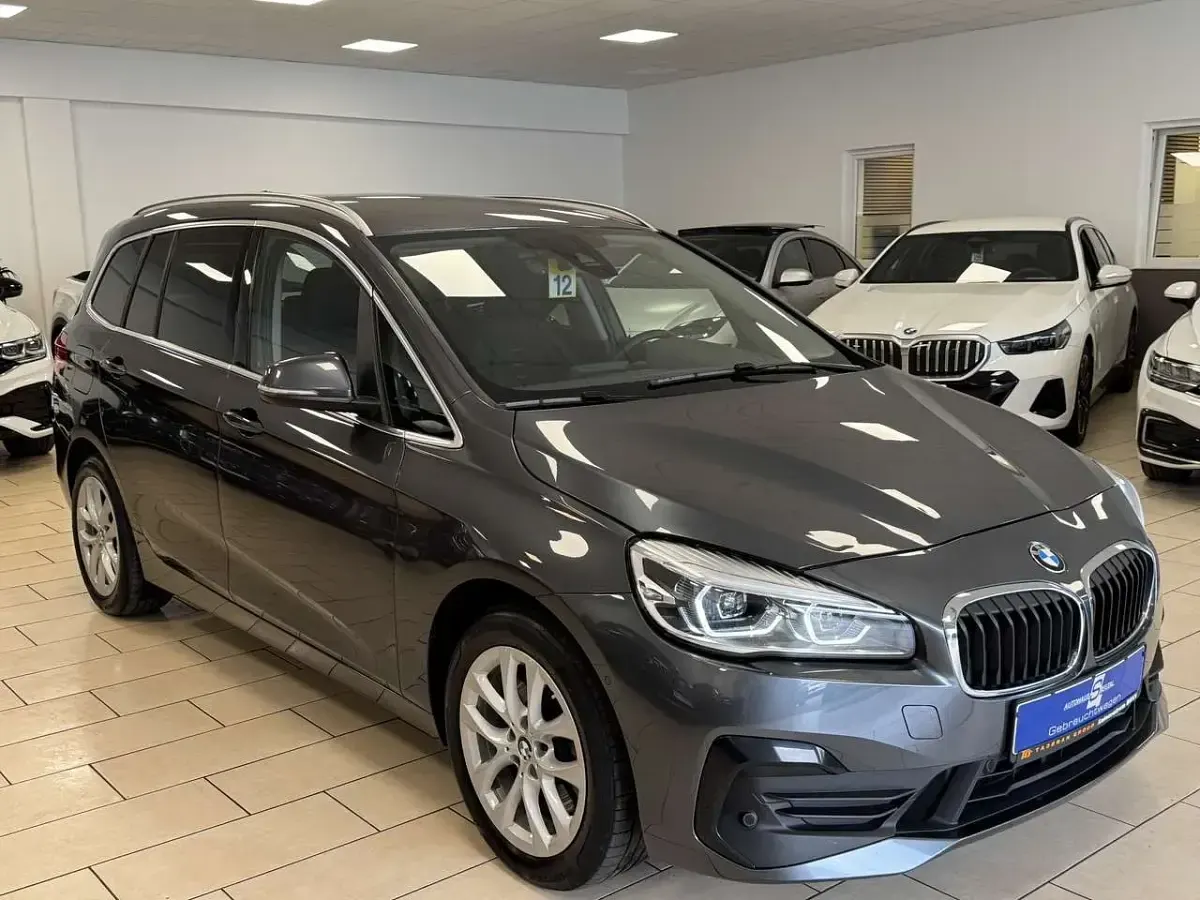 Gebraucht BMW 220 Advantage 190 PS (139 kW) 2022 Mineralgrau metallic Van / Kleinbus