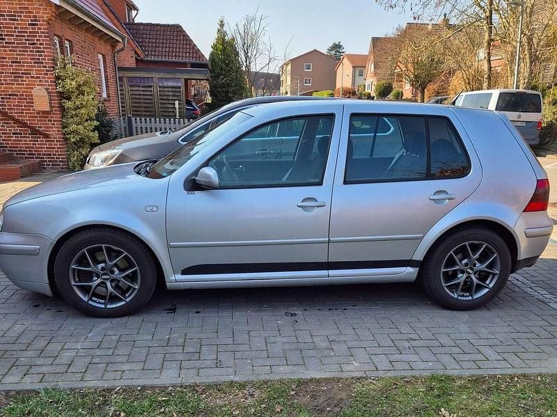 Silber Gebraucht 2003 VW Golf IV Highline Limousine | 2.600 € (Guter Preis) - Bild 1/4