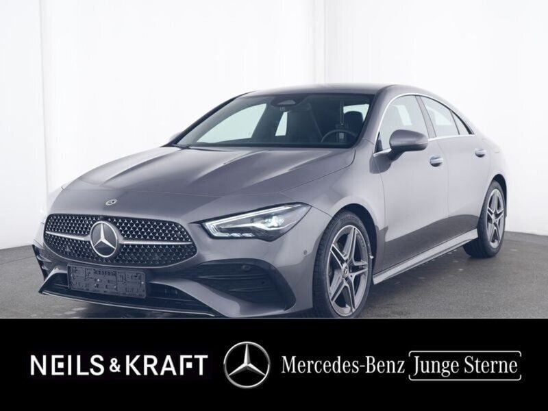 Metalliclack mountaingrau Gebraucht 2024 Mercedes CLA180 AMG Limousine | 33.650 € (Fairer Preis) - Bild 1/4