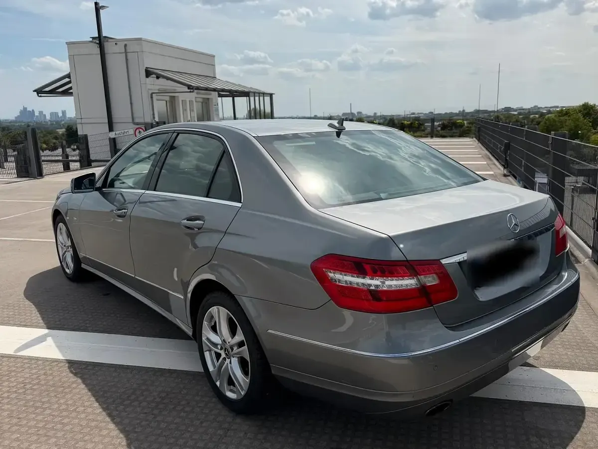 Gebraucht Mercedes E350 265 PS (194 kW) 2011 Grau Limousine