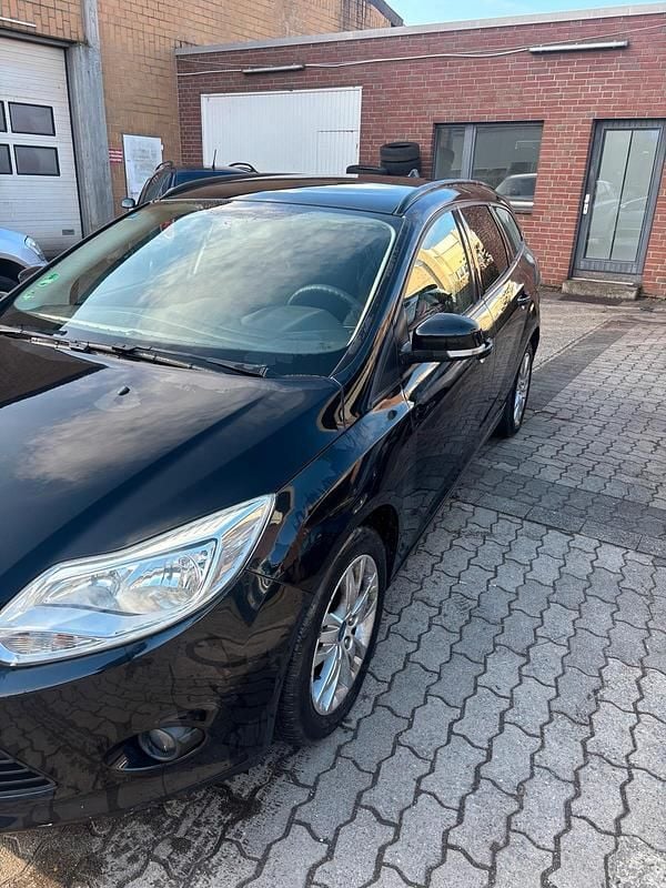 Gebraucht Ford Focus 125 PS (91 kW) 2014 Schwarz Kombi