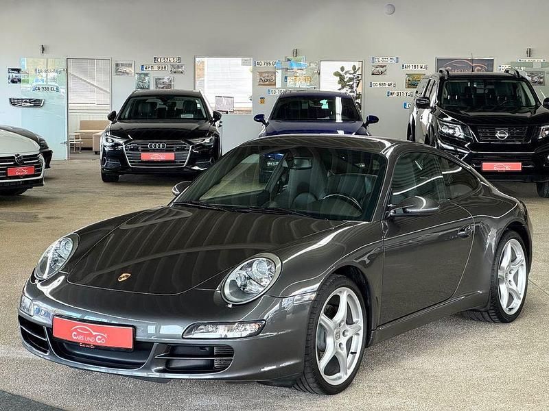 Grau Gebraucht 2006 Porsche 911 Carrera Coupé | 52.997 € (Teuer) - Bild 1/4