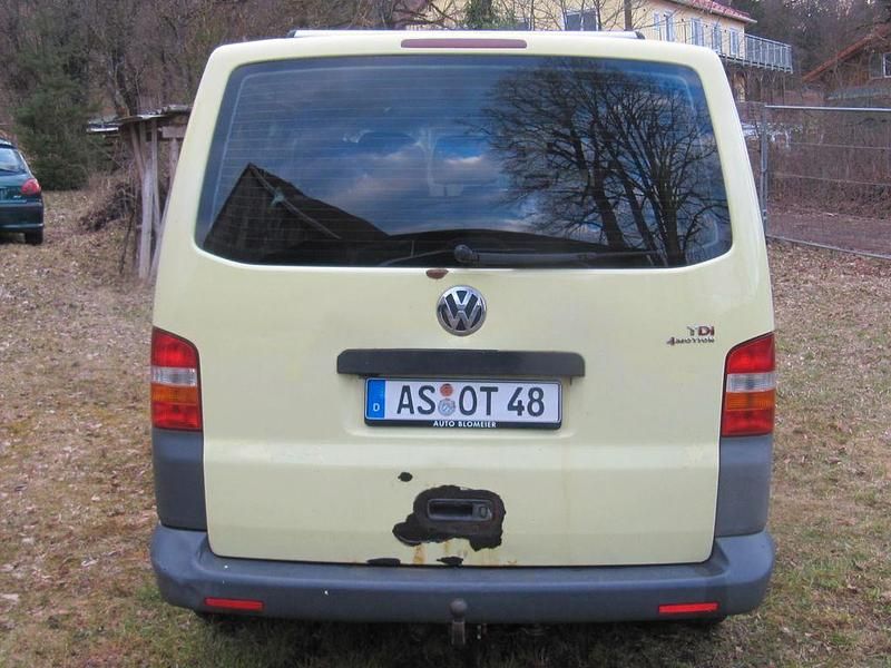 Second-hand VW T5 131 CP (96 kW) 2006 Galben Van