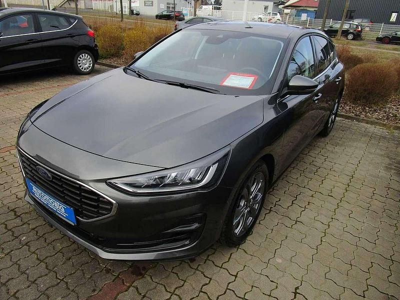 Gebraucht Ford Focus Titanium 125 PS (91 kW) 2023 Magnetic grau (metallic) Limousine