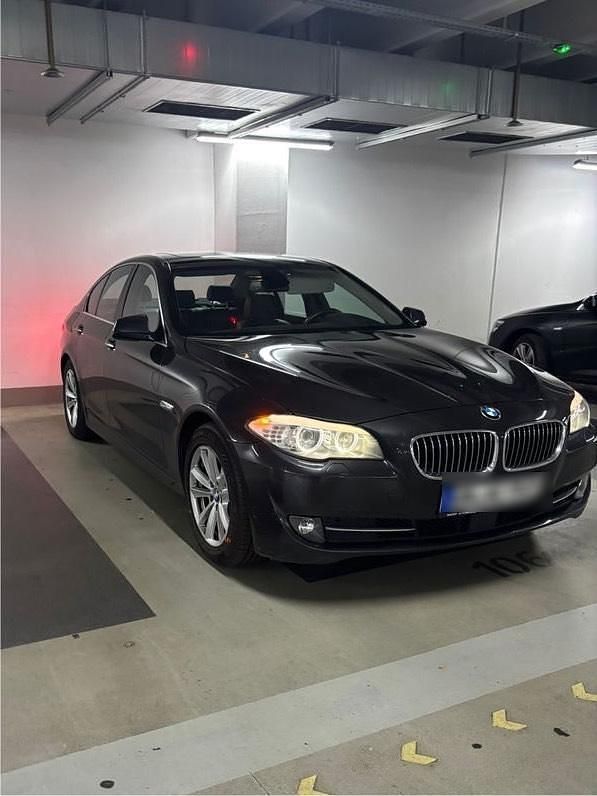 Grau Gebraucht 2012 BMW 530 Sport Line Limousine | 10.700 € (Superpreis) - Bild 1/4