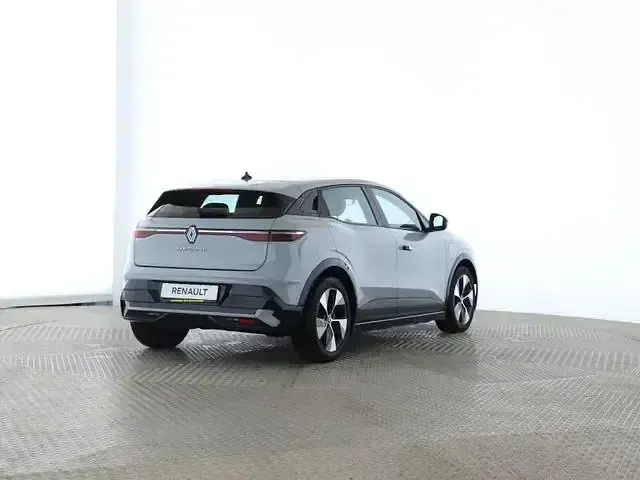 Używany Renault Megane E-Tech Evolution 160 kW (218 KM) 2022 Szary Sedan/Limuzyna