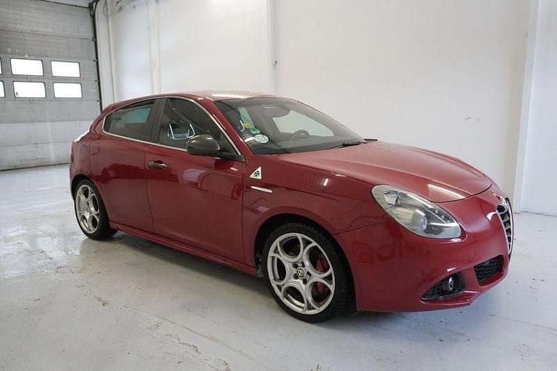 Gebraucht Alfa Romeo Giulietta Quadrifoglio Verde 241 PS (177 kW) 2015 Rot Kleinwagen