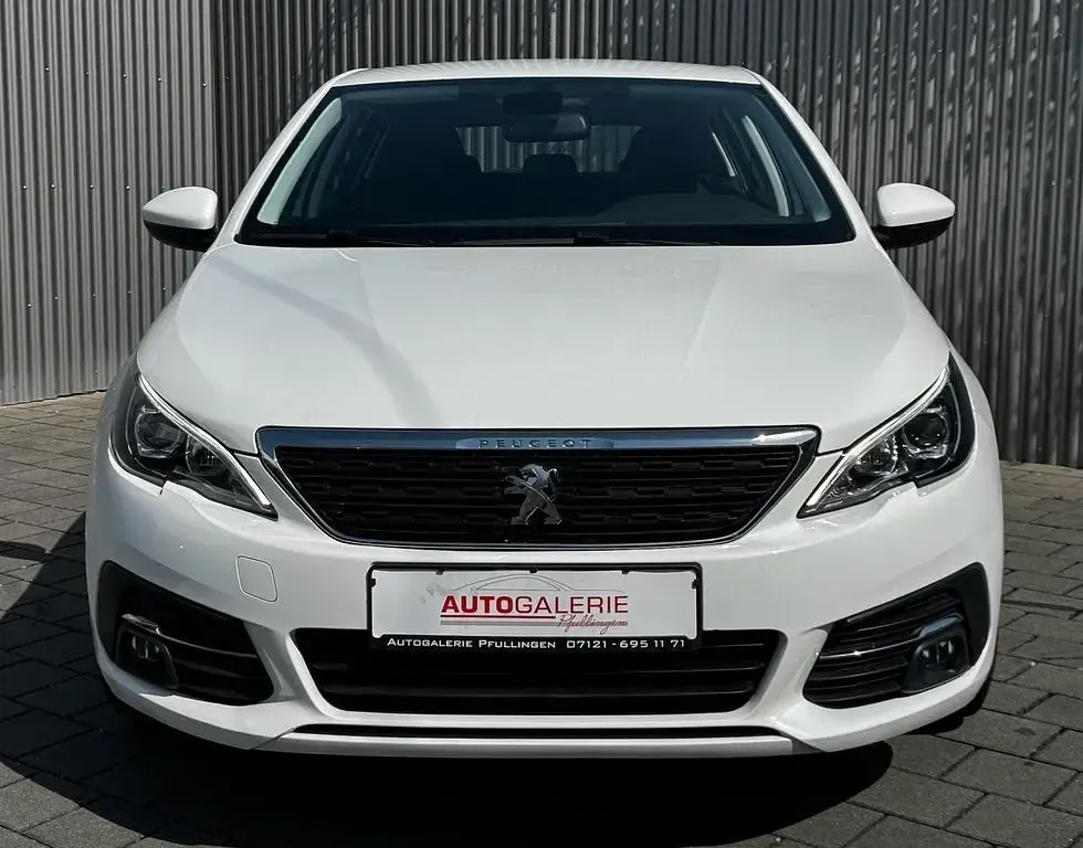 Gebraucht Peugeot 308 Active 131 PS (96 kW) 2021 Weiß Limousine