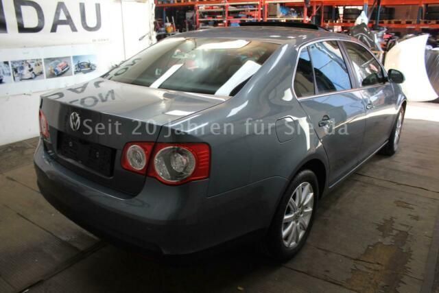Gebraucht VW Jetta Comfortline 102 PS (75 kW) 2006 Grün metallic