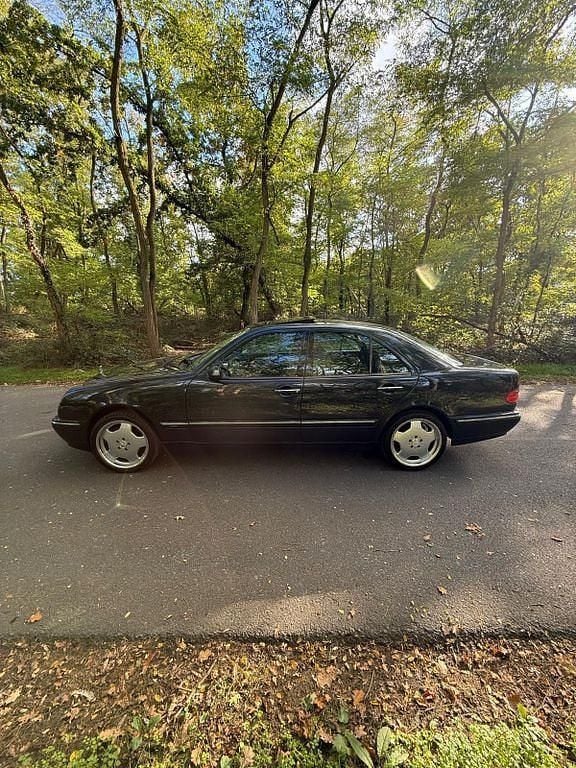 Gebraucht Mercedes E280 Avantgarde 204 PS (150 kW) 2001 Blau Limousine