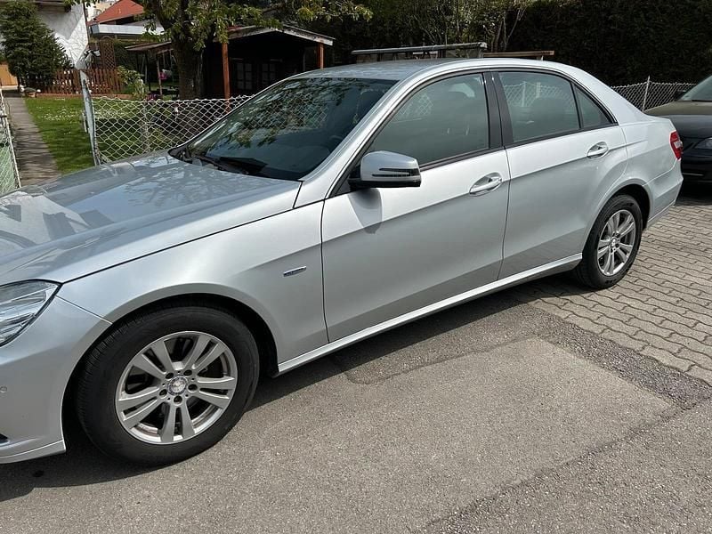 Używany Mercedes E250 204 KM (150 kW) 2010 Srebrny Sedan/Limuzyna