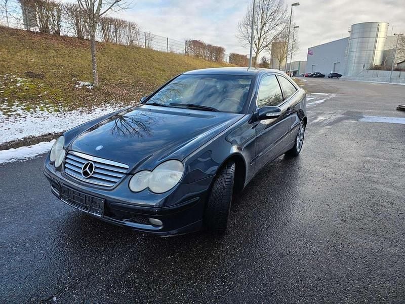 Gebraucht Mercedes C220 150 PS (110 kW) 2003 Smaragdschwarz  metalliclack Coupé