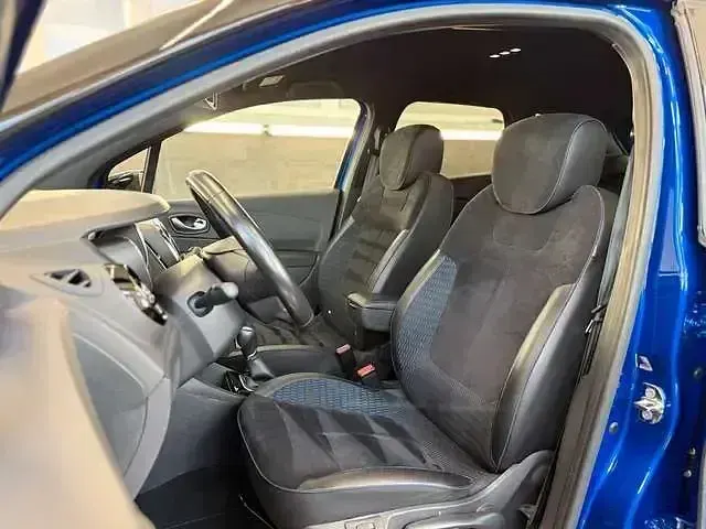 Używany Renault Captur Version S 150 KM (110 kW) 2019 Niebieski SUV