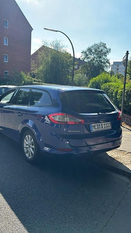 Gebraucht Ford Mondeo 116 PS (85 kW) 2014 Blau Kombi