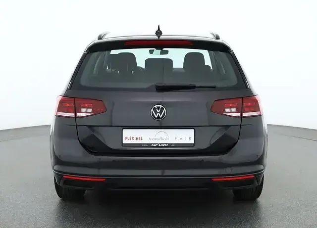 Gebraucht VW Passat 122 PS (89 kW) 2024 Grau Kombi