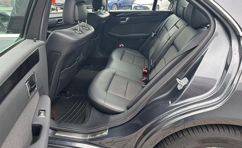 Gebraucht Mercedes E250 204 PS (150 kW) 2009 Grau Limousine