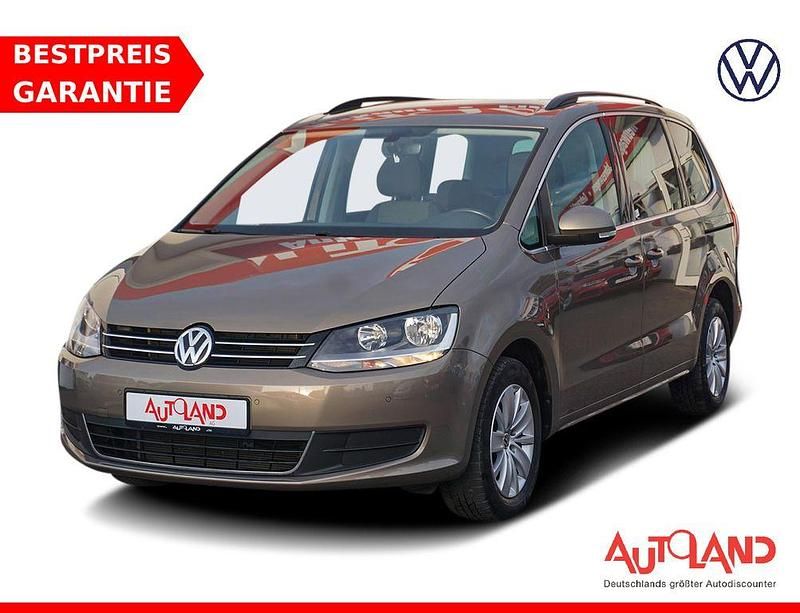Gold Gebraucht 2017 VW Sharan Comfortline Van / Kleinbus | 24.990 € (Etwas zu teuer) - Bild 1/4