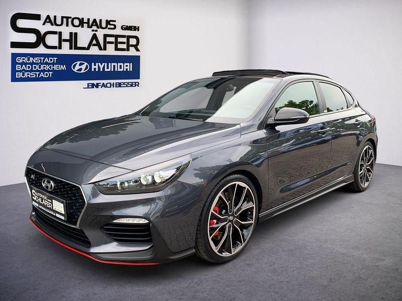 Dark knight / mic Gebraucht 2020 Hyundai i30 N Performance Limousine | 23.290 € (Fairer Preis) - Bild 1/4