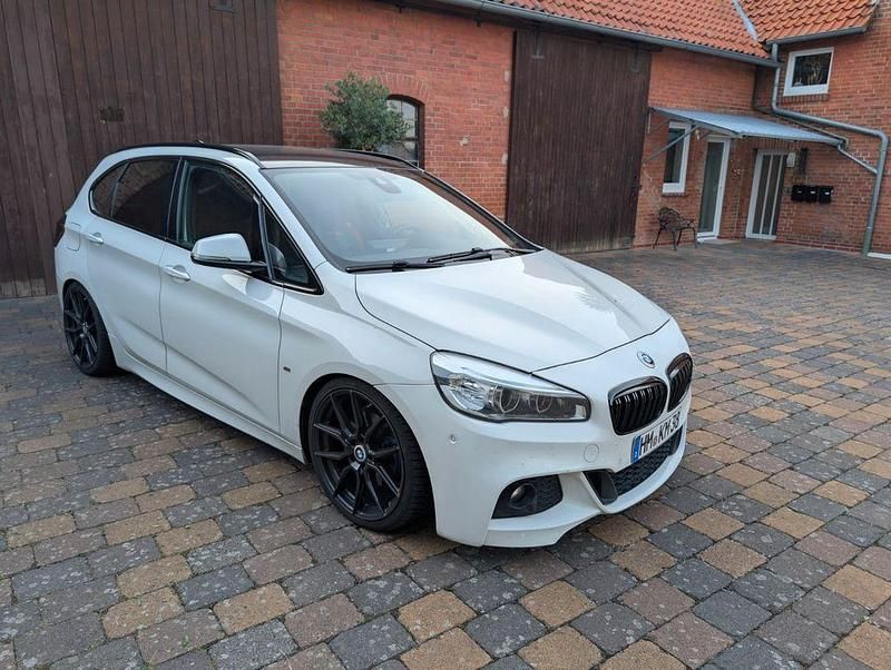Weiß Gebraucht 2015 BMW 220 Active Tourer M Sport Van / Kleinbus | 11.900 € (Fairer Preis) - Bild 1/4