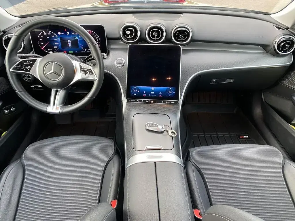 Gebraucht Mercedes C300e 313 PS (230 kW) 2023 Schwarz/baltic black Limousine