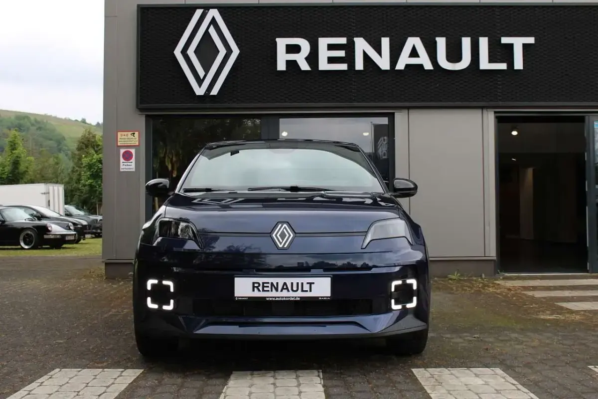 Neu Renault 5 E-Tech Komfort 110 kW (150 PS) 2026 Nachtblau metallic Limousine