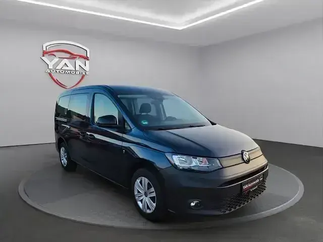 Usata VW Caddy 102 CV (75 kW) 2021 Blu Monovolume