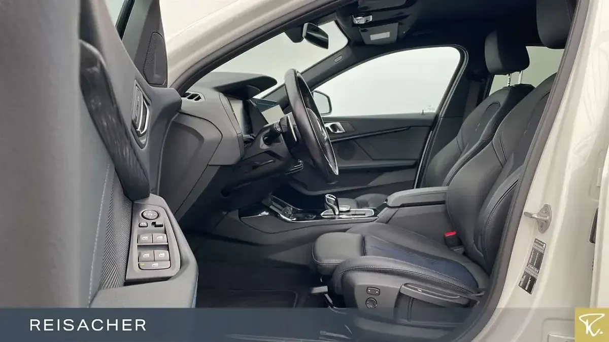 Gebraucht BMW 120 M Sport 178 PS (130 kW) 2023 Alpinweiß uni Limousine