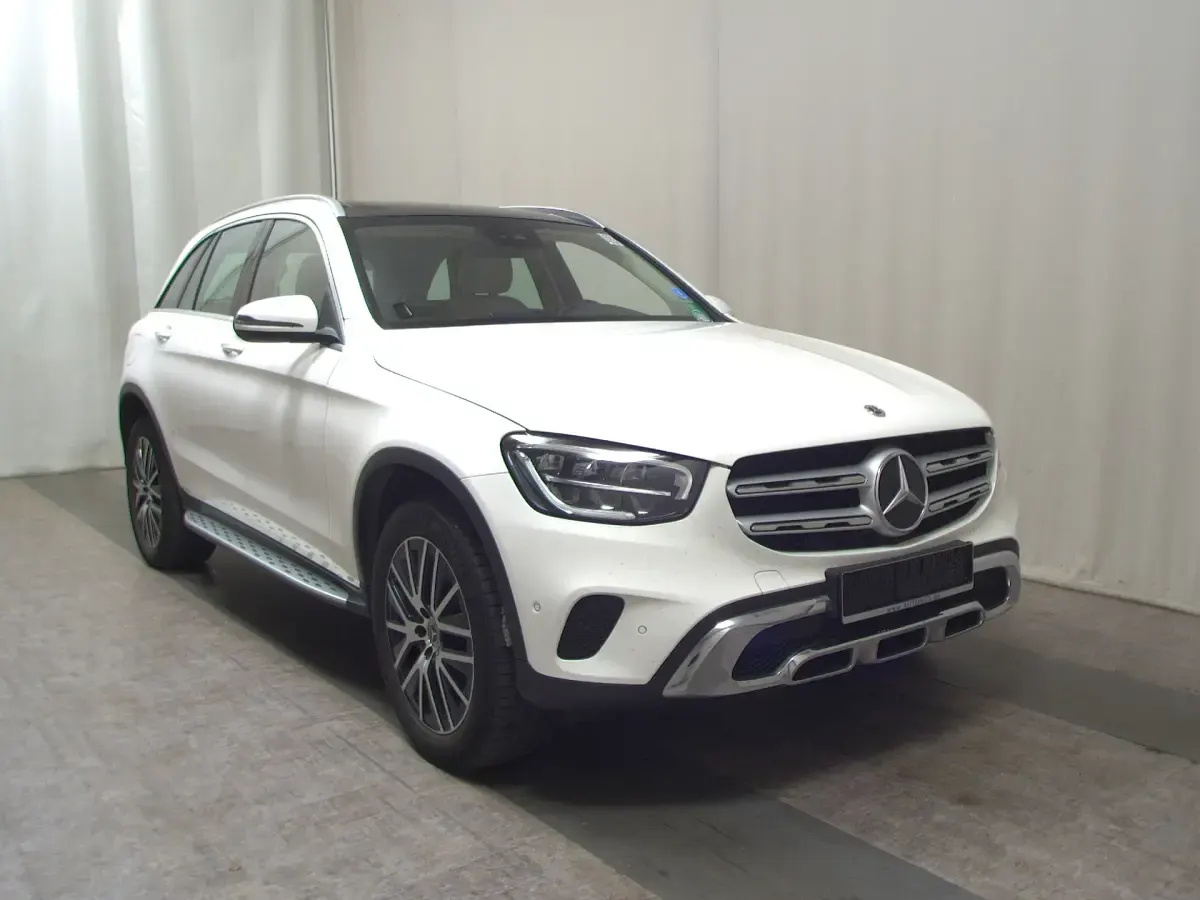 Gebraucht Mercedes GLC300de 306 PS (225 kW) 2022 Polarweiss SUV